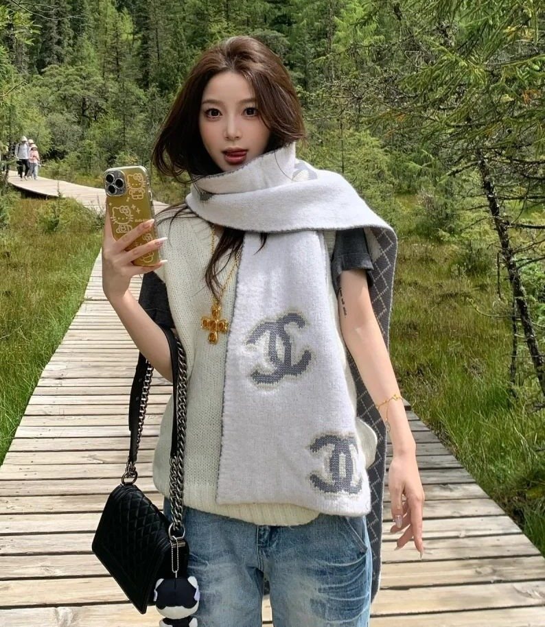 Chanel Gray & Ivory Diamond-Pattern Scarf