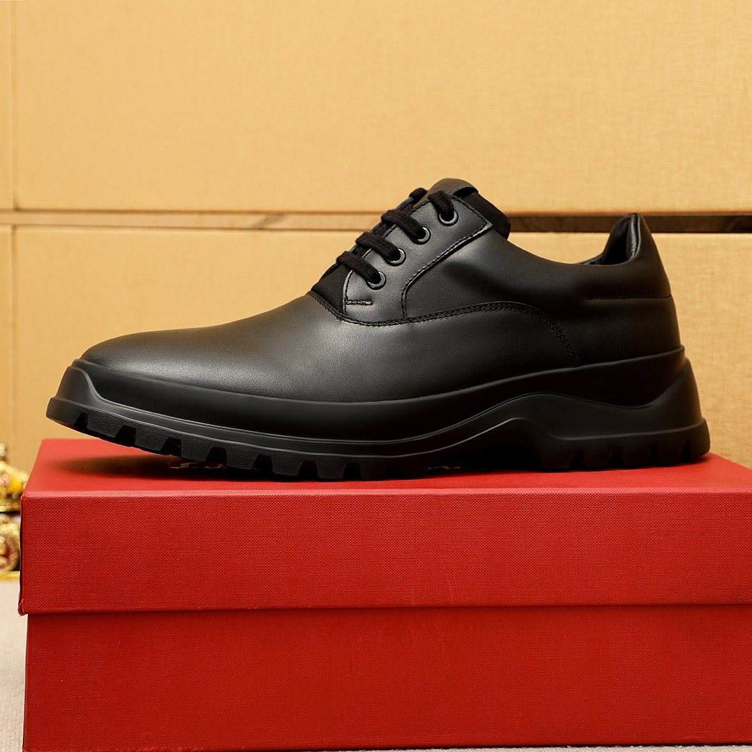 Ferragamo Black Leather Lug Sole Lace-Up Shoes