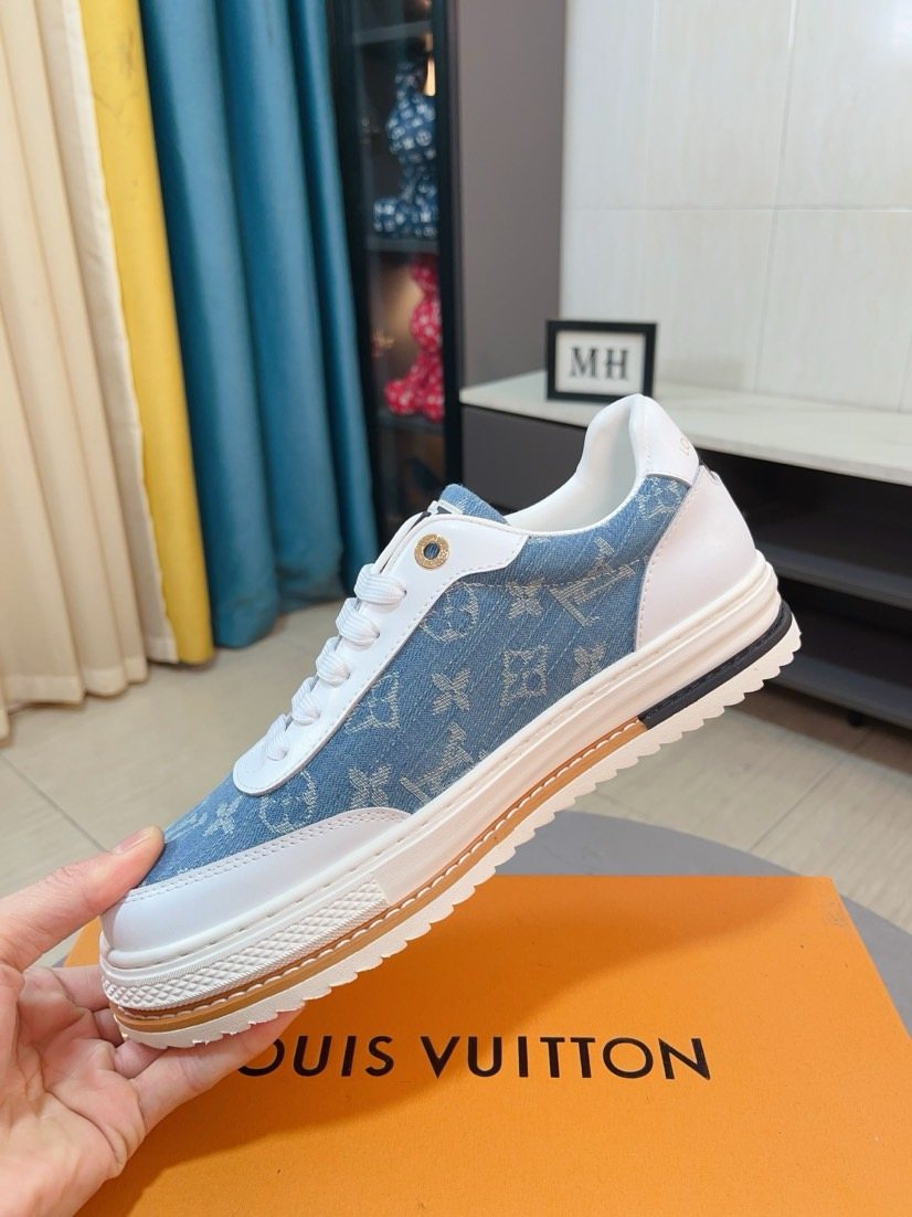 Louis Vuitton Monogram Low-Top Sneakers - Contrast Trim